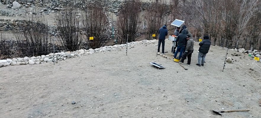 Solar-powered electric fence